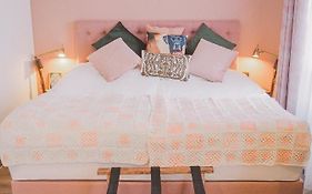 Tante ALMA's Mülheimer Hotel