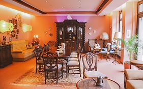 Tante ALMA's Mülheimer Hotel